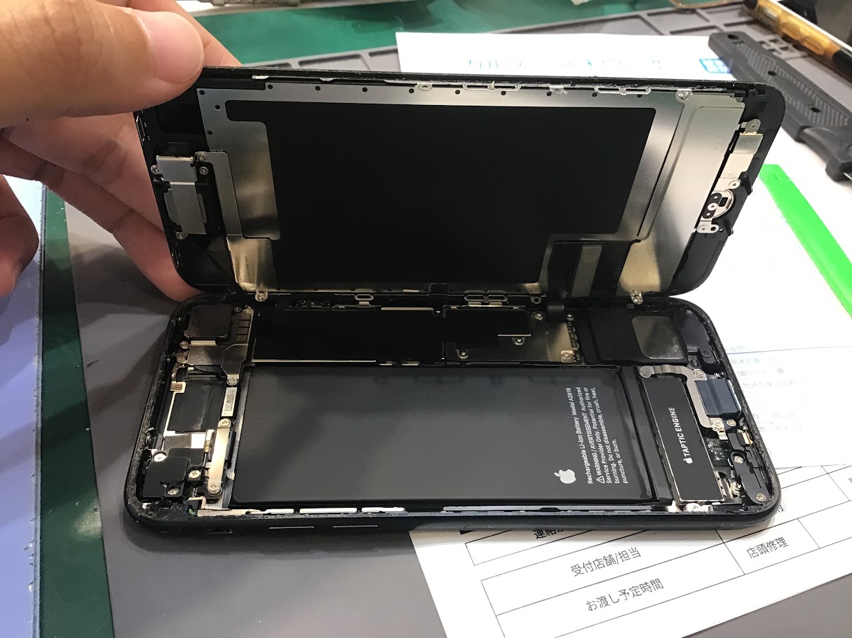 iPhoneSE3のバッテリー交換ならデータそのまま修理可能なスマホ修理工房セレオ甲府店へ！